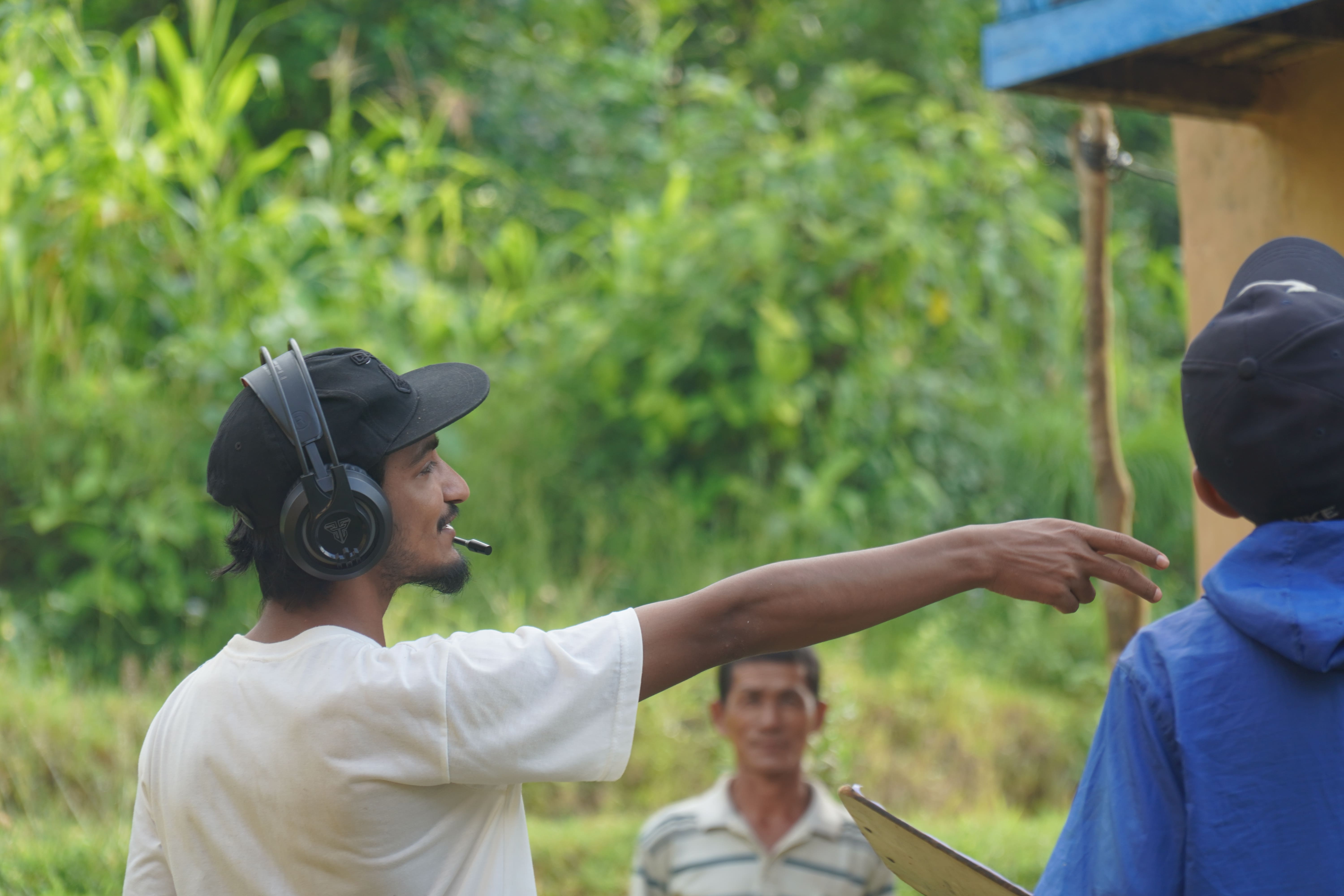 Behind the scenes 19